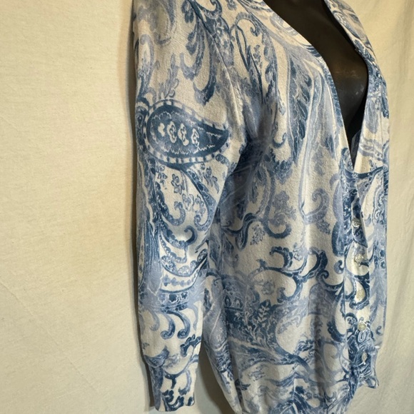 A-103 Jones New York Paisley Blue and White Cardigan Sweater Size M - Picture 6 of 15